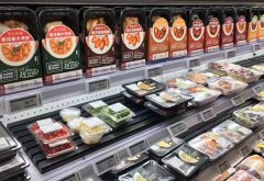 <b>将来将成为行业的超越者和领</b>